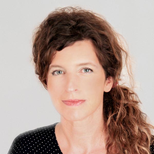 Portrait-Sandra-Senn